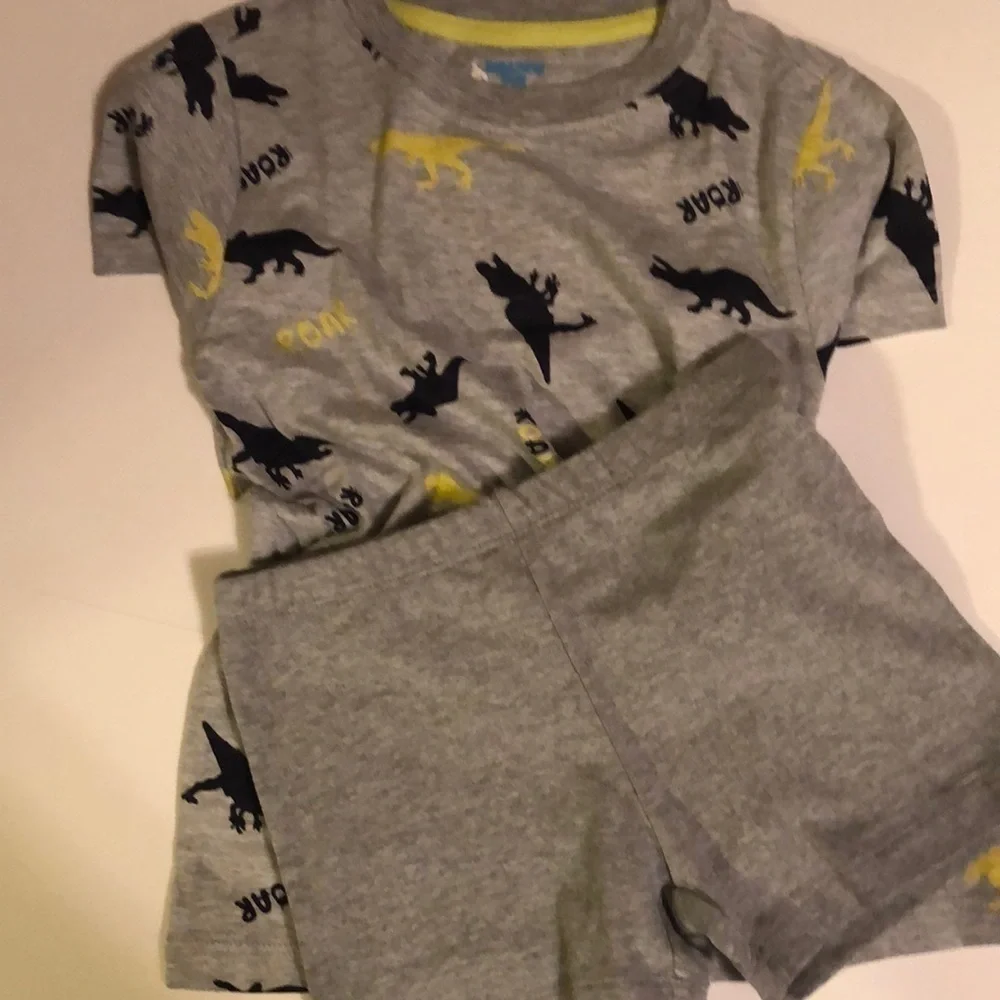 Boys short set(new)gray, size 5